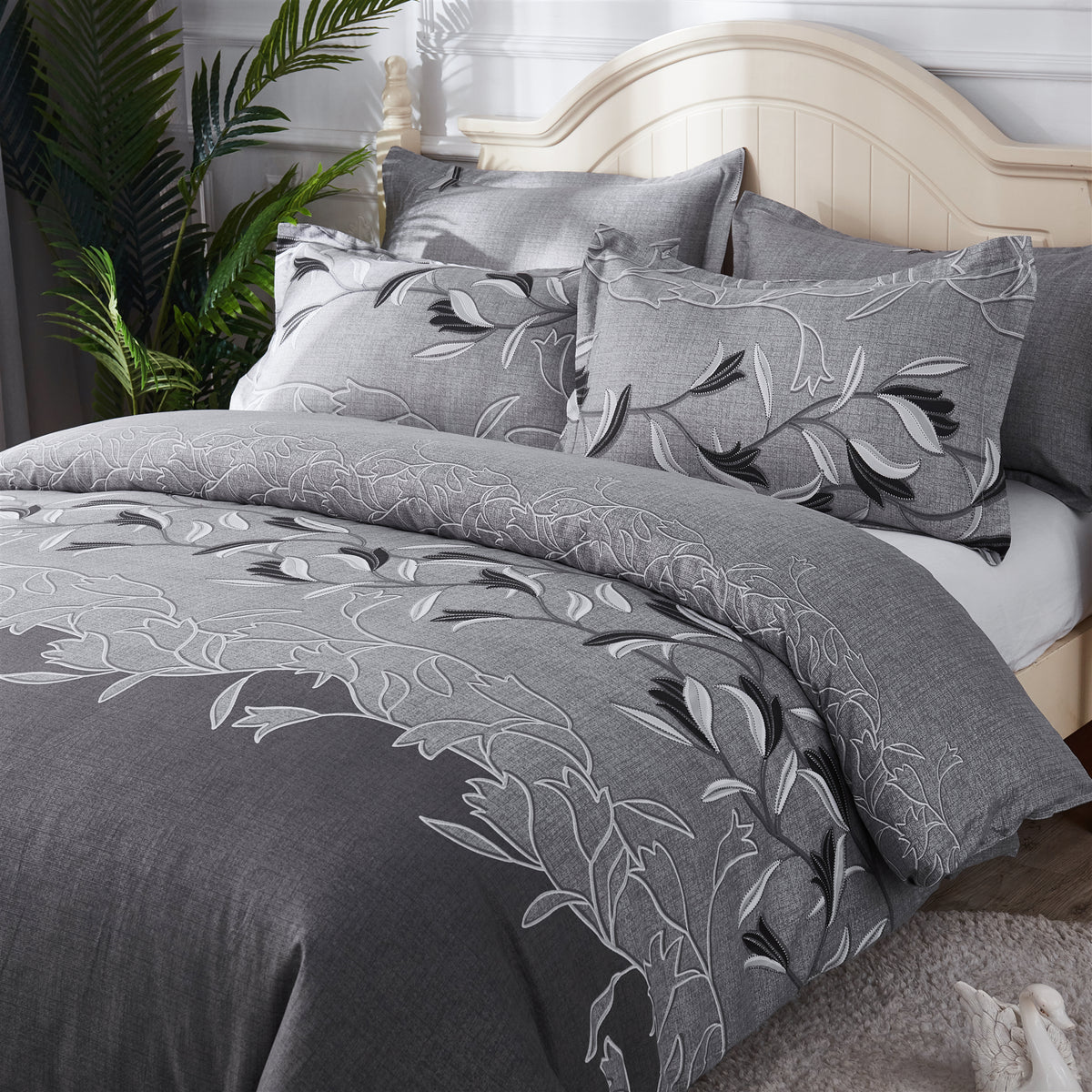 Red Duvet Cover Set with Pillowcases – 100% Polyester