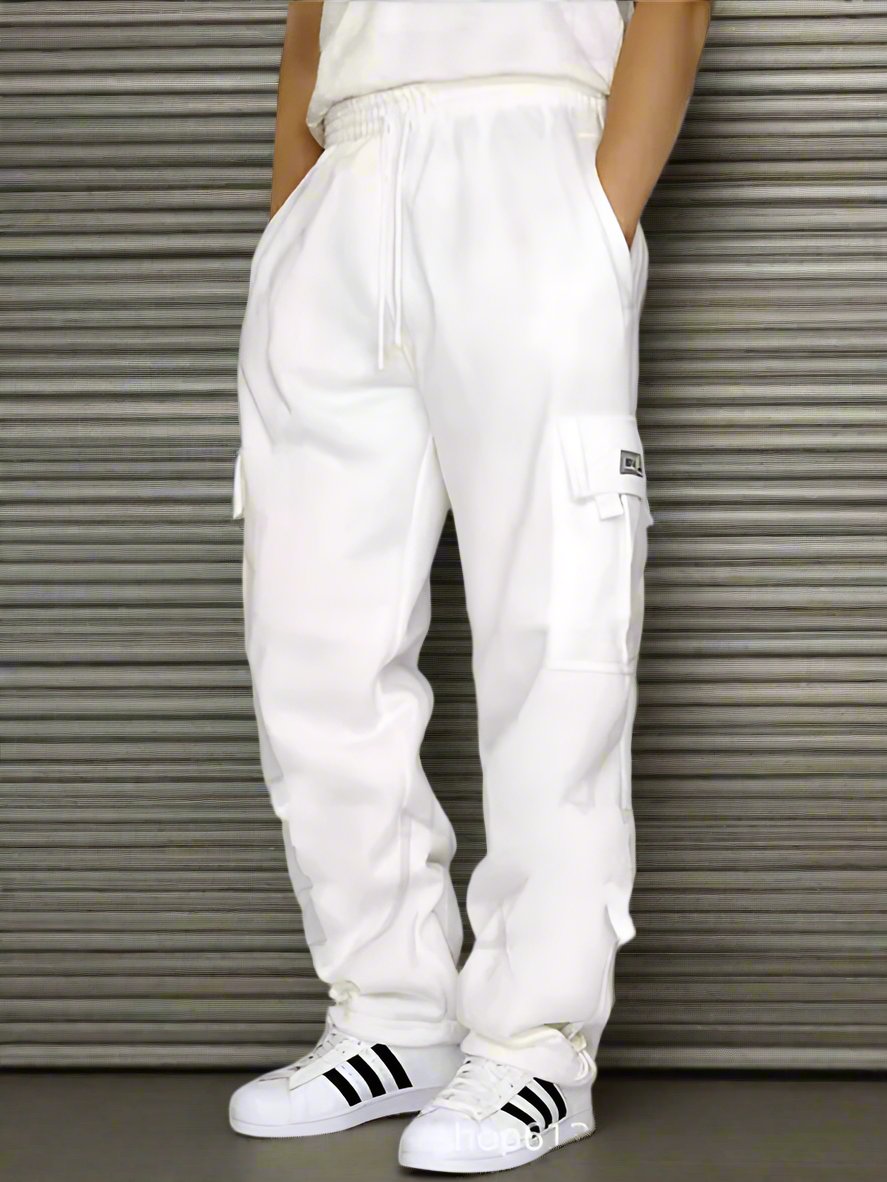 Made of 100% Polyester for a durable and comfortable wear, these loose jogging pants are perfect for sports and leisure activities. Featuring multiple pockets and a tether design, these pants combine functionality and style, making them a standout choice for men. Pair these pants with a simple t-shirt and sneakers for a casual and trendy look that is perfect for everyday wear. Suitable for a variety of occasions, these joggers can be worn for outdoor activities, sports, or just hanging out with friends. Des